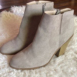 Banana republic boots size 10